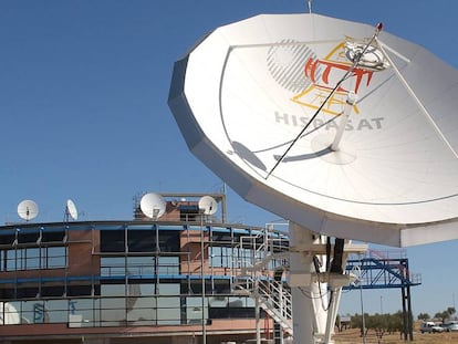 Una antena de Hispasat en Arganda del Rey (Madrid).