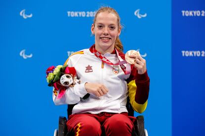 El equipo español alcanzó este jueves 33 medallas en los Juegos Paralímpicos de Tokio 2020 gracias a los bronces logrados por el atleta Héctor Cabrera y las nadadoras Sarai Gascón y Marta Fernández, con lo que superó el número de metales obtenidos en Río 2016 (31) cuando quedan tres jornadas para que se apague la llama paralímpica en la capital japonesa. España suma ya 9 oros, 13 platas y 11 bronces, y desciende a la duodécima posición en el medallero tras ser adelantada por Alemania.