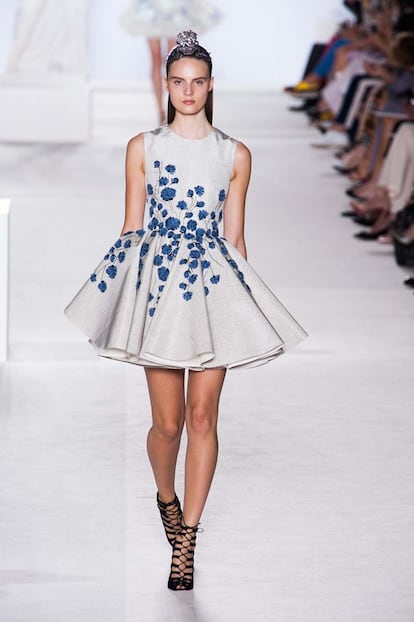 El delicado jardin de Giambattista Valli