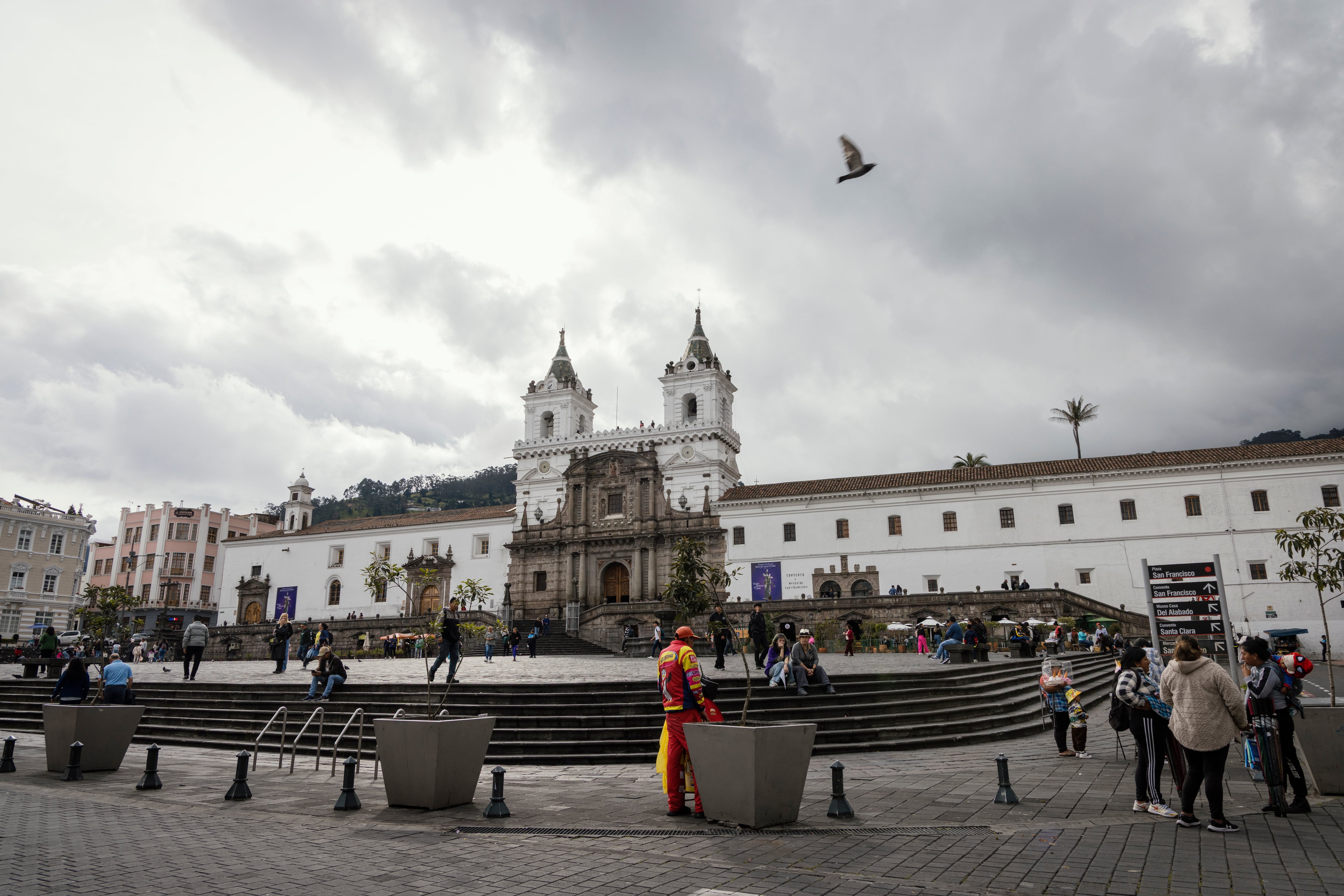 Vista de la plaza de San Francisco, en el Centro Histórico, desde la salida de la estación del metro.