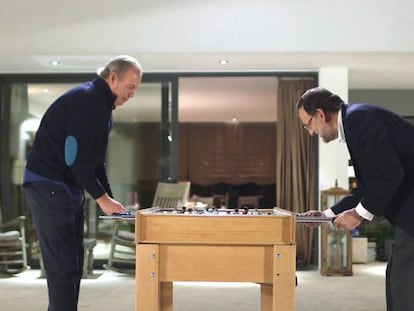 Bertin Osborne juega al futbolín con Mariano Rajoy. El presidente ganó 8-1.