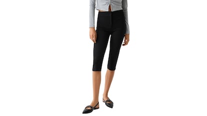 Pantalón capri de Bershka para mujer, color negro y estilo traje.