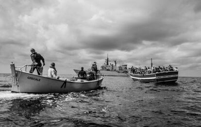 Emigrantes llegando a la costa de Lampedusa, Italia. Una de las imágenes de 'The pigs', de Carlos Spottorno.