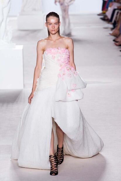 El delicado jardin de Giambattista Valli