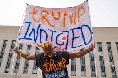 Nadine Seiler holds a banner in front of the federal courthouse where former U.S. President and Republican presidential candidate Donald Trump is expected later this week to answer charges after a grand jury returned an indictment of Trump in the special counsel's investigation of efforts to overturn his 2020 election defeat In Washington, U.S. August 1, 2023.