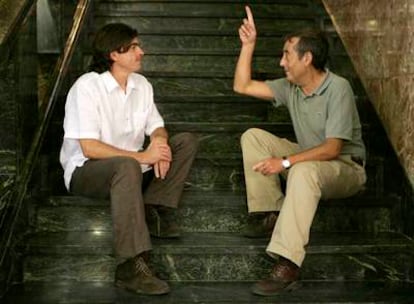 Enrique Isla, a la izquierda, y Miguel Delibes de Castro durante su conversación.