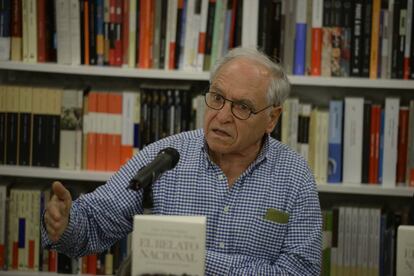 José Álvarez Junco presenta su libro 'El relato nacional' en la librería Tipos Infames, en Madrid.