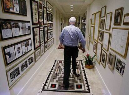 John McCain en una foto tomada el pasado mes de febrero en su casa de Phoenix