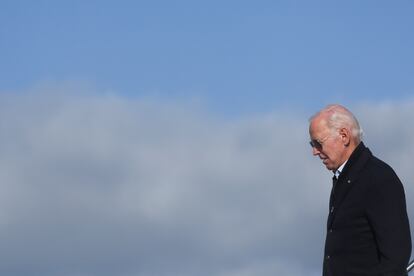 US President Joe Biden arrives at Moffett Field prior to surveying storm-damaged areas of California's central coast, in Mountain View, California.