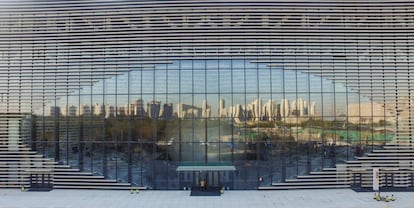 Vista de la entrada a la biblioteca.