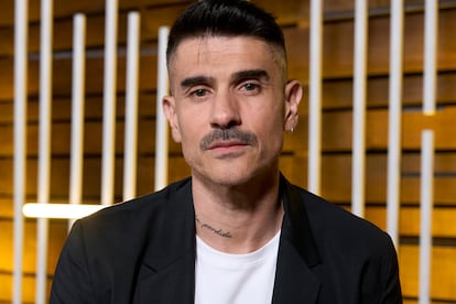 Álvaro Benito, en una sesión de fotos para su documental en Vitoria.