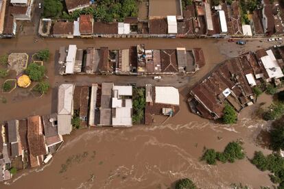 Las últimas cifras de desplazados en el Estado de Bahía casi duplicaron el balance del domingo: 62.796 personas debieron dejar sus hogares y más de la mitad necesitaron refugio, según la Superintendencia de Protección y Defensa Civil (Sudec).