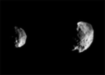 La extraña Febe, que gira en sentido contrario a las otras lunas de Saturno, fascina a los astrónomos.