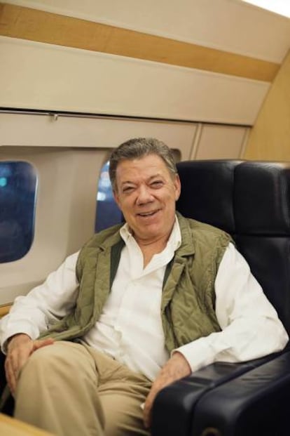 Juan Manuel Santos, en el avión presidencial, tras la entrevista.