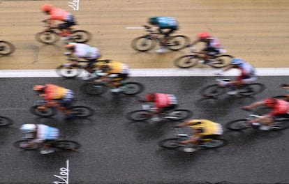 Vista del pelotón durante la etapa del Tour de Francia de este sábado.