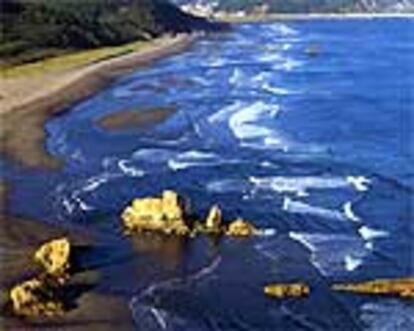 El playón de Bayés, en el concejo asturiano de Castrillón, es uno de los arenales que recorre la ruta Costa Norte.