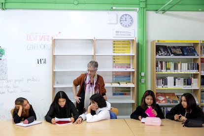 Clase de Lengua y Literatura con Rosa Linares en el IES María de Molina de Las Águilas (Madrid). 