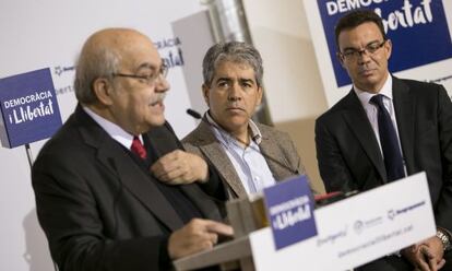 Andreu Mas Colell, Francesc Homs y Joan Iglesias, ayer en un acto de Democr&agrave;cia i Llibertat.