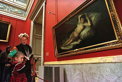 <i>La Maja desnuda,</i> de Goya, en una exposición del Ermitage de San Petersburgo en 1998.