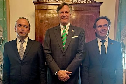 Alejandro Eder, Federico Gutiérrez y Christopher Landau en Washington este martes.