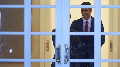 El presidente del Gobierno en funciones, Pedro Sánchez, este lunes en el Palacio de La Moncloa.