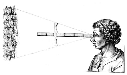 Desde los inicios de la historia hemos tenido el deseo de representar gráficamente lo que vemos, pero hicieron falta siglos de investigación en el campo de la óptica y la química para que se llegase a inventar lo que hoy conocemos por fotografía. En la imagen, un grabado explicativo de como obtener la distancia angular entre dos bordes de madera utilizando una cruz.