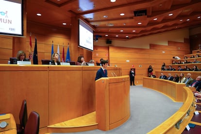 Antonio Herrera, secretario general de la XVII edición de SEKMUN, durante el acto de inauguración que tuvo lugar en el senado de España el pasado 9 de marzo.