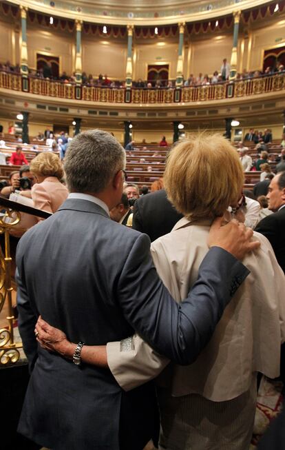 La vicepresidenta del Gobierno, María Teresa Fernández de la Vega, y el ministro de Fomento José Blanco, momentos antes del inicio de la sesión de tarde.