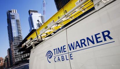 Un cami&oacute;n de Time Warner Cable, aparcado en Nueva York. 