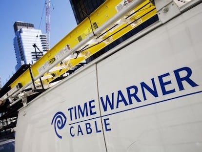 Un cami&oacute;n de Time Warner Cable, aparcado en Nueva York. 