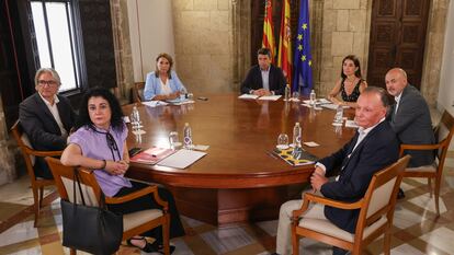 La Mesa del diálogo social se reúne en el Palau de la Generalitat.