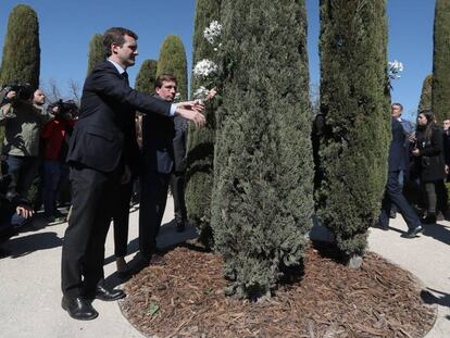 Pablo Casado, durante el homenaje a las victimas del 11-M en el parque del Retiro, en Madrid. 