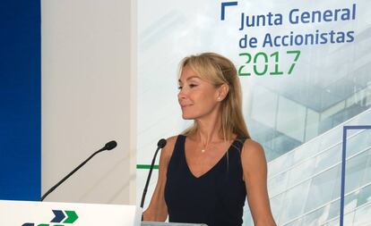 Esther Alcocer Koplowitz durante su intervención en una Junta General.