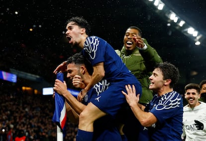 Los jugadores del PSG celebran el cuarto gol ante el Manchester City.