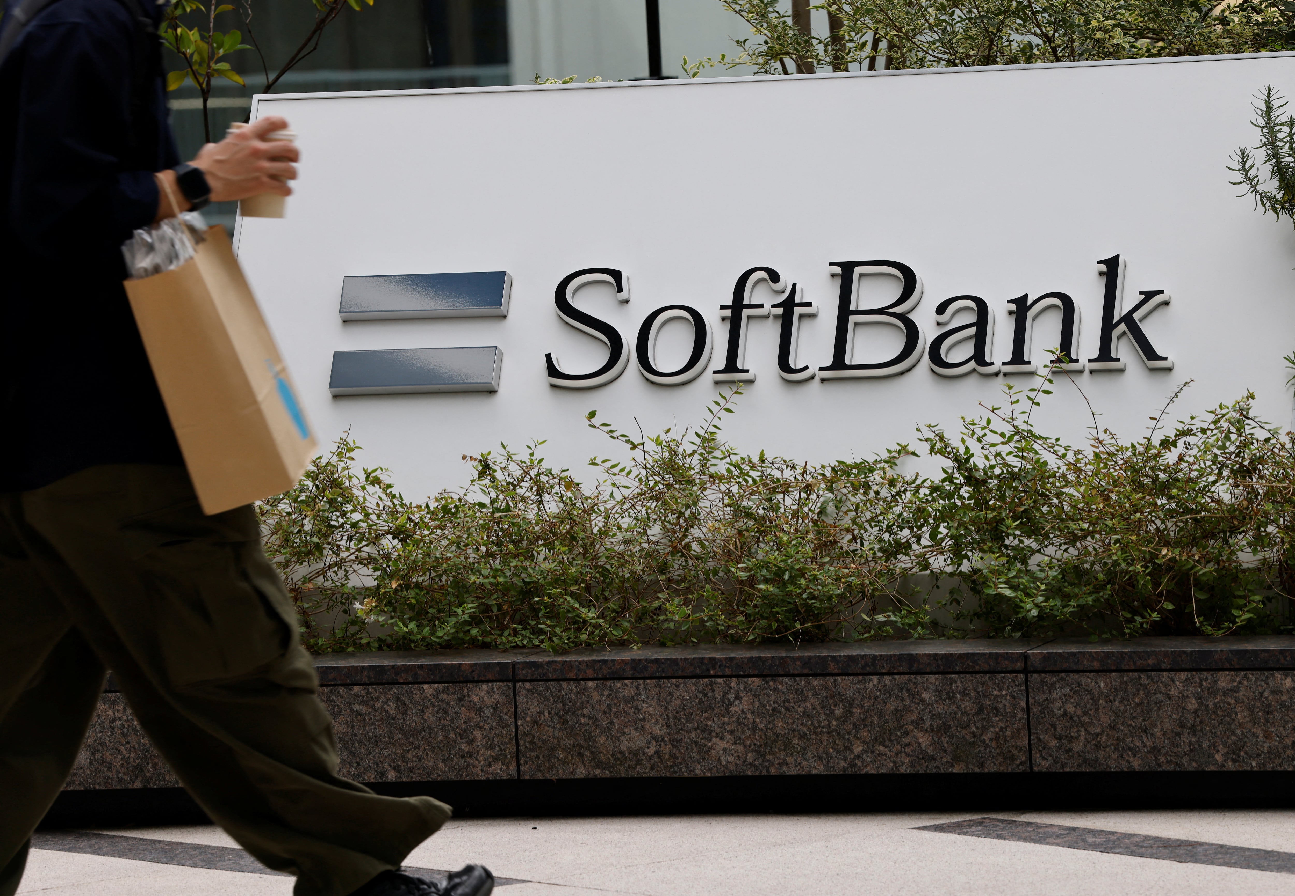 SoftBank prepara una de las mayores emisiones de bonos basura de la historia para financiar su apuesta por OpenAI