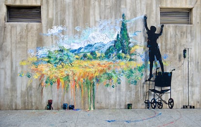 'Superación' mural de Pejac en el hospital de Valdecilla (Cantabria)