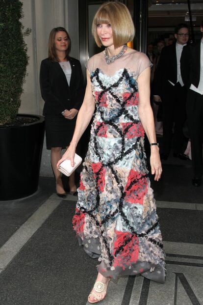 La anfitriona, Anna Wintour, al igual que en 2013 se decanta por un diseño de Chanel. En este caso, de la colección otoñal de Alta Costura.