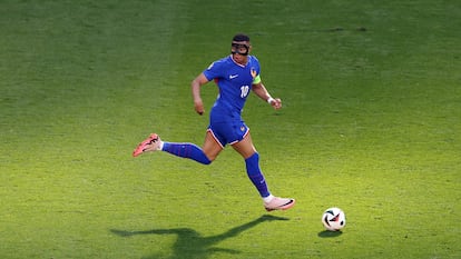 Mbappé conduce el balón el pasado 25 de junio en el partido de Francia ante Austria en Dortmund.