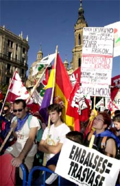 Los integrantes de la Marcha al Mediterráneo llegan a Zaragoza.