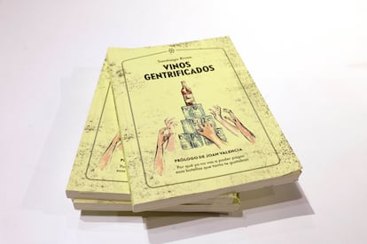 Ejemplares de 'Vinos Gentrificados', el segundo libro de Santi Rivas.