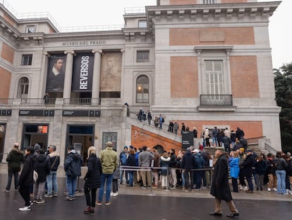Cola de visitantes en el Museo del Prado, el pasado 29 de diciembre.