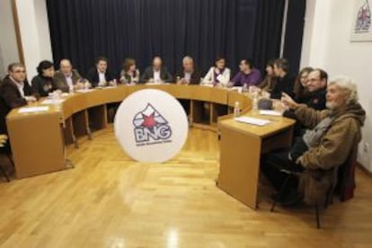 La nueva Executiva Nacional del BNG. En el extremo izquierdo, Aymerich, y en el derecho, Beiras. El sexto y el séptimo por la izquierda son Jorquera y Vázquez.