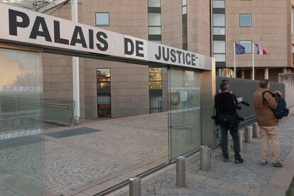 Fotógrafos a las puertas del Palacio de Justicia, durante el juicio, el día 10 de septiembre.