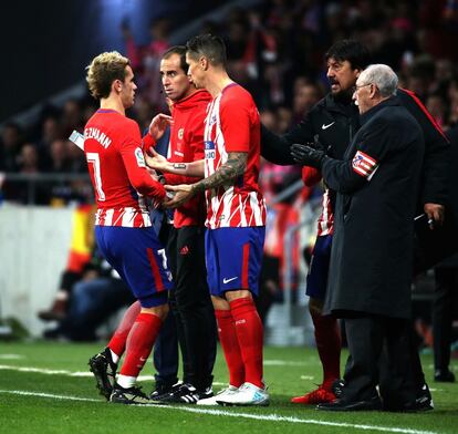 Momento en que Griezmann es sustituido por Torres.