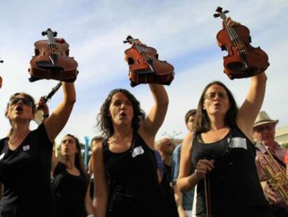 Manifestaci&oacute;n de alumnos y profesores de escuelas municipales de m&uacute;sica.