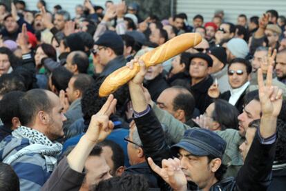 Manifestantes tunecinos en Sidi Bouzid, el pasado diciembre.