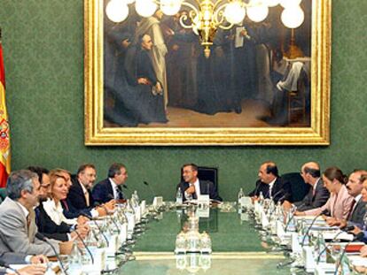 Los miembros de la comisión de investigación del 11-M, durante la reunión mantenida en el Congreso.