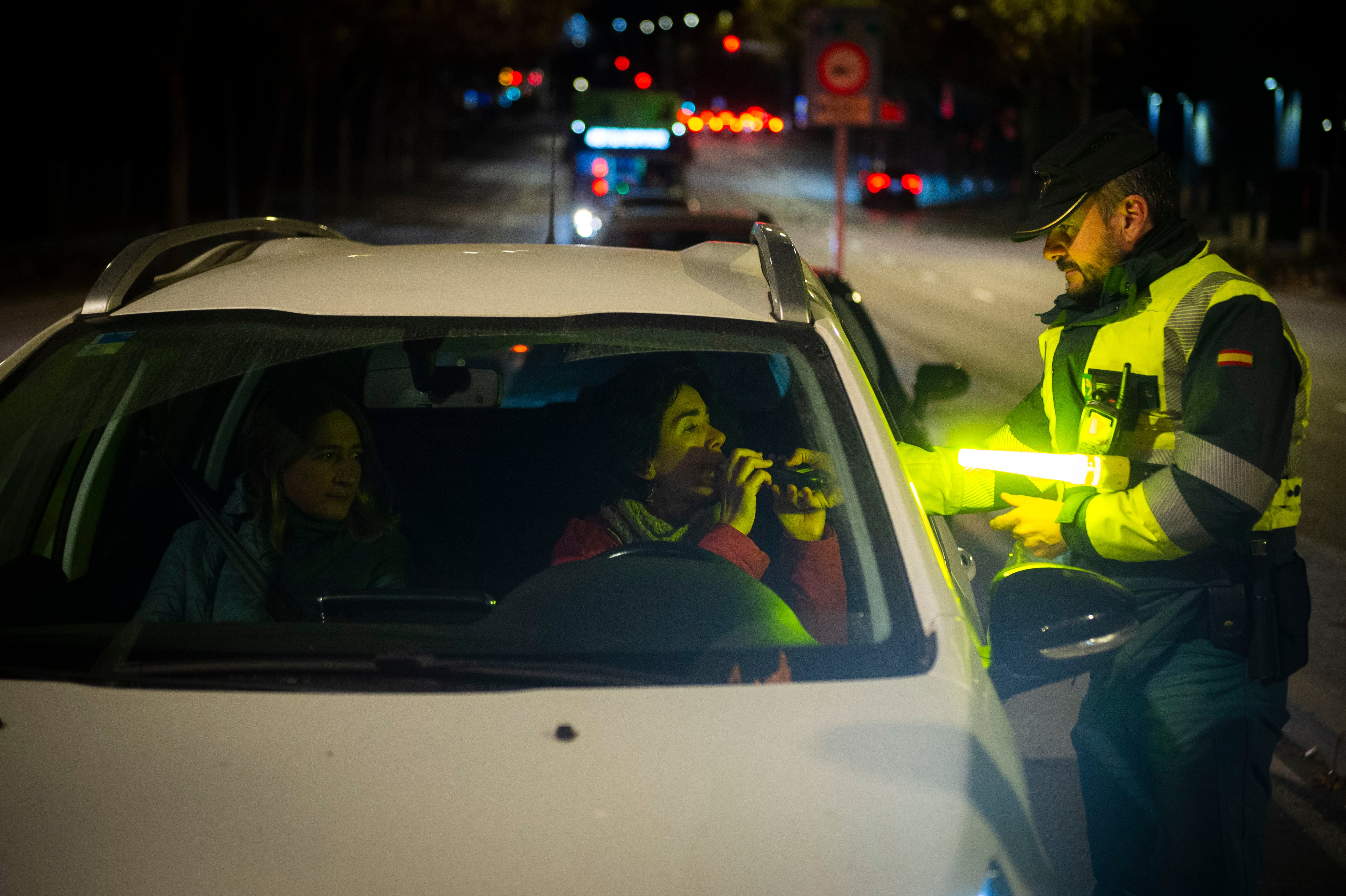 Tráfico detecta un aumento de conductores que han consumido drogas, la ingesta de alcohol se mantiene