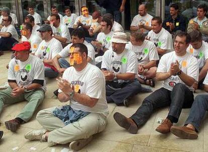 Agentes de la Ertzaintza, en una protesta ante el Guggenheim por las condiciones laborales y de seguridad, hace cuatro años.