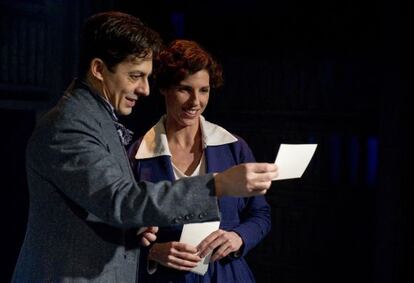 Jes&uacute;s Noguero y Beatriz Arg&uuml;ello, en una escena de &#039;Kafka enamorado&#039;